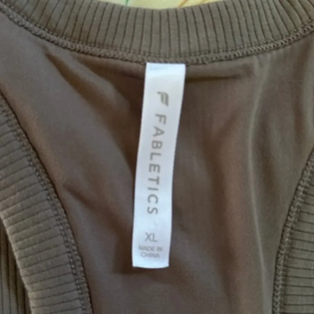 Fabletics High Neck Rib Built-In Bra Tank Desert Shadows Size Extra Large - Picture 9 of 11